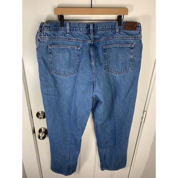 L.L.Bean Mens Comfort Waist Jeans Size 44x32 Blue Denim 100% Cotton - Picture 2 of 6